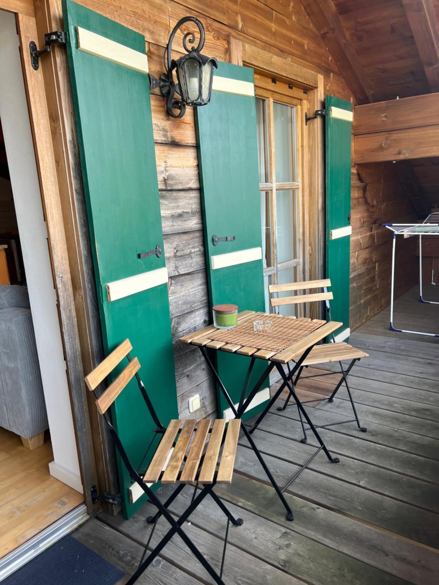Gemuetliche Dachgeschosswohnung Mit Balkon アインリング エクステリア 写真