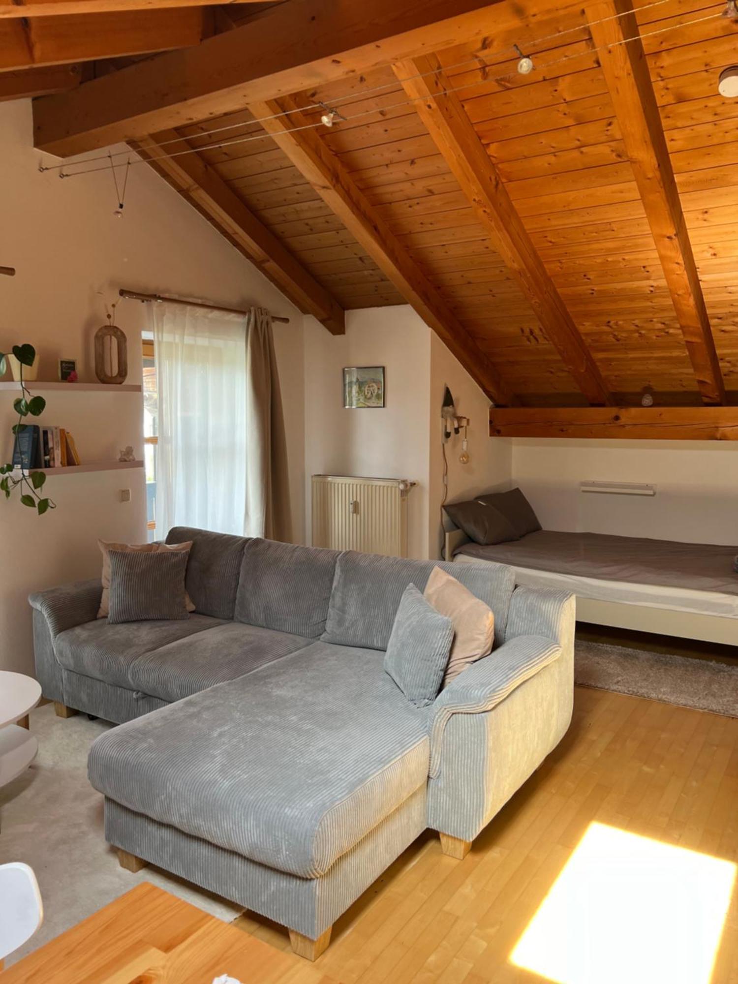 Gemuetliche Dachgeschosswohnung Mit Balkon アインリング エクステリア 写真